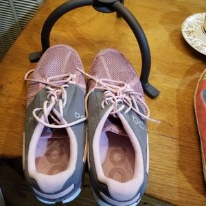 On Clouds tennis shoes